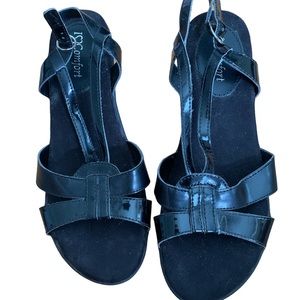 Women’s Black sandal/Heel Shoes (Size: 7.5)